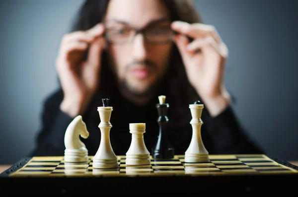 그의 게임 체스 선수 — 스톡 사진