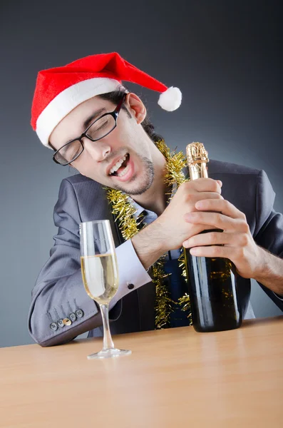 사무실 크리스마스 파티 후 술 취한 실업가 — 스톡 사진