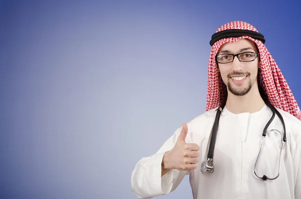 Arabe médecin en studio de tir — Photo