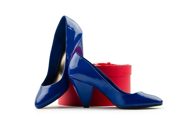 Buty i pudełko w koncepcja moda — Zdjęcie stockowe