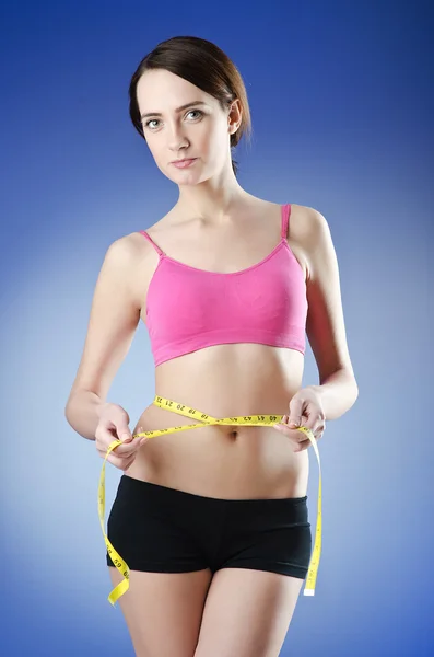 Jonge dame in het op dieet zijn concept — Stockfoto