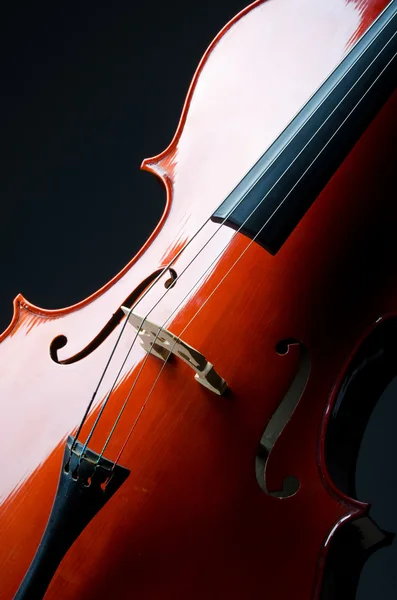 Музыкальная концепция крупным планом виолончели — стоковое фото