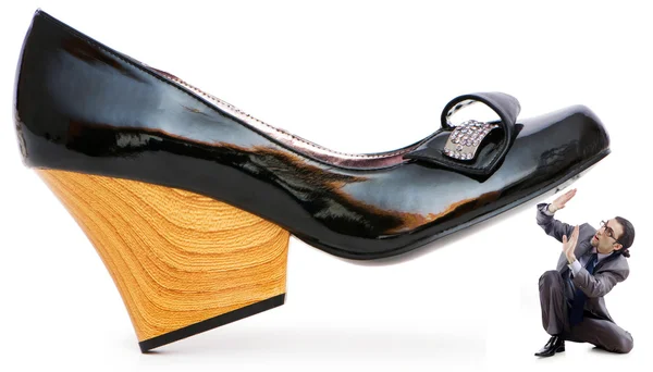Nő uralom fogalom-val cipő és az ember — Stock Fotó