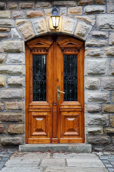 古い邸宅で木製ドア — ストック写真