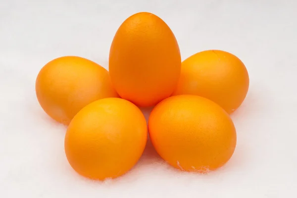 Желтые яйца — стоковое фото
