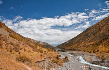 dağ manzarası. issik-ata gorge, Kırgızistan