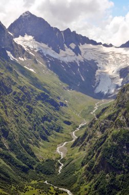 güzel panoramik yüksek dağ dombaj. Rusya