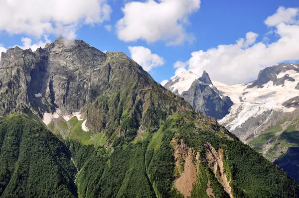 În munţii Kavkaz — Fotografie de stoc gratuită