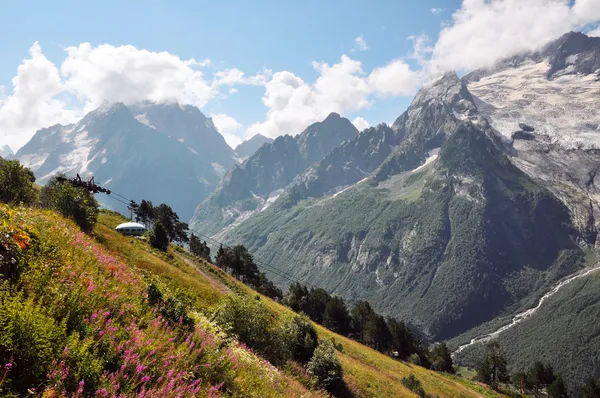 В горах Кавказ. — Бесплатное стоковое фото