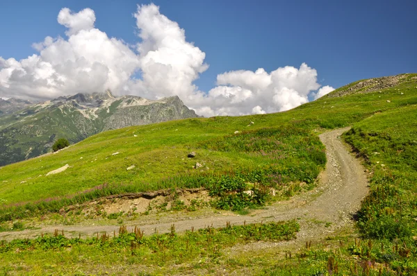 În munţii Kavkaz — Fotografie, imagine de stoc