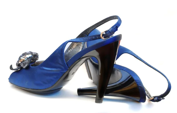 Vrouwelijke schoenen geïsoleerd — Stockfoto
