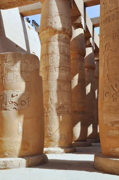 Sloupce v karnak temple, luxor, egypt — Stock fotografie