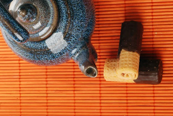 Traditioneller chinesischer Tee auf Bambusmatte — Stockfoto
