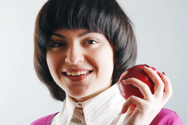 Portrait de femme souriante caucasienne attrayante — Photo