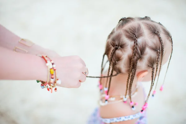 Κορίτσι με Καραϊβικής πλεξούδες — Φωτογραφία Αρχείου