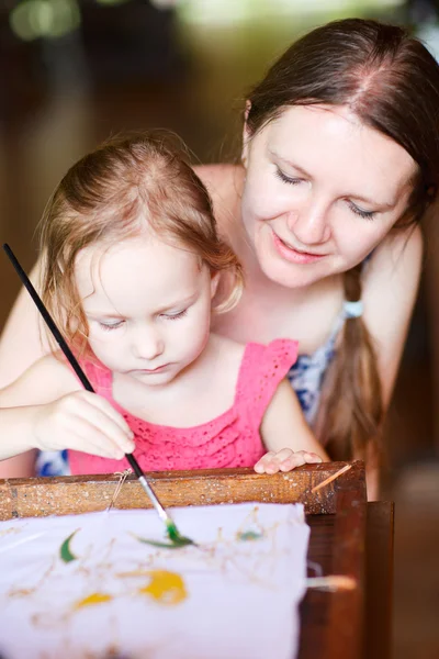 Mother and daughter painting a batik — Stock Photo, Image