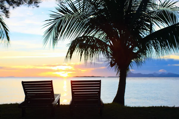 Sonnenuntergang im tropischen Resort — Stockfoto