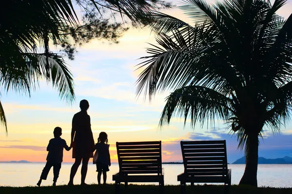 Silhouettes of mother and two kids — Stock Photo, Image