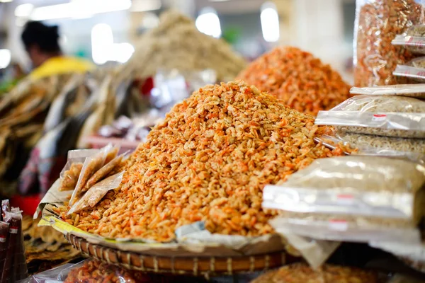 Gamberetti secchi sul mercato — Foto Stock