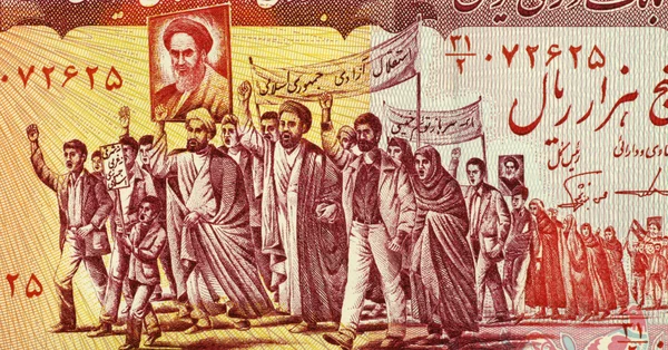 Mulás levando manifestantes carregando cartazes de khomeini — Fotografia de Stock