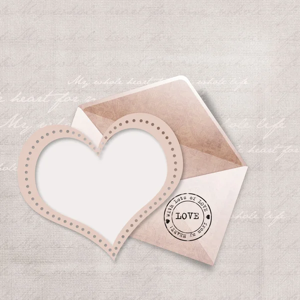 Cartão de saudação com envelope e coração — Fotografia de Stock