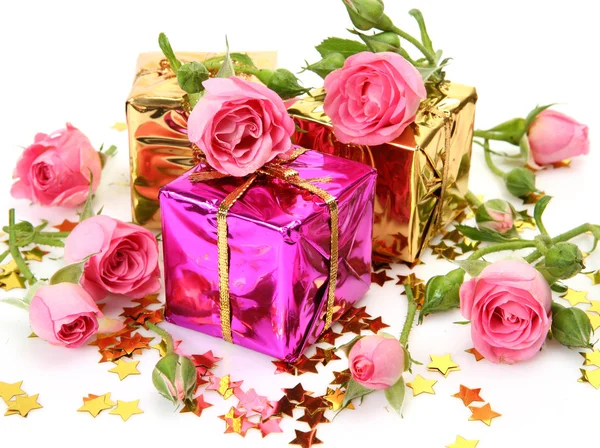 Presentes e rosas — Fotografia de Stock