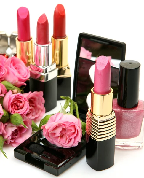 Dekorativní kosmetiky a růže — Stock fotografie