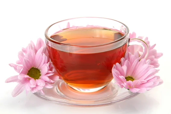 Tee und rosa Blumen — Stockfoto