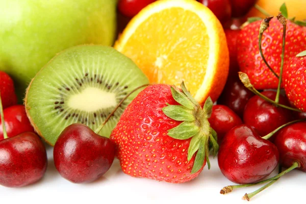 Rijp fruit en bessen — Stockfoto