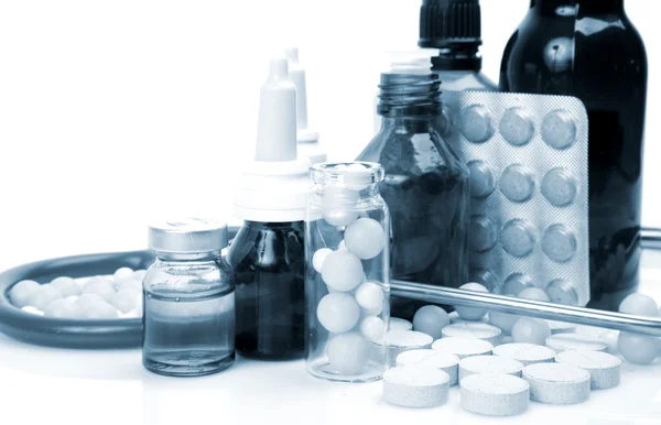 Hastalığın tedavisi için tabletler — Stok fotoğraf