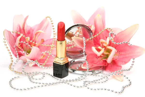 Kosmetyki dekoracyjne i lilie — Zdjęcie stockowe