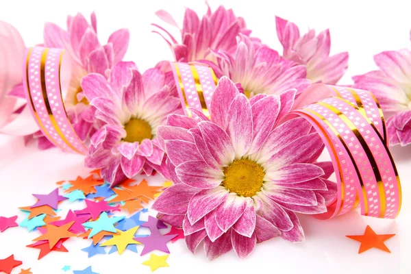 Roze bloemen en streamer — Stockfoto