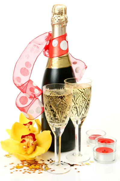 Şampanya ve çiçekler — Stok fotoğraf