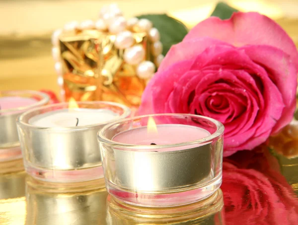 Pink rose and candle — Stock Photo, Image
