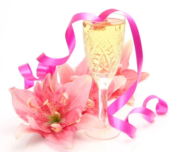 Pembe lilyum ve şampanya — Stok fotoğraf