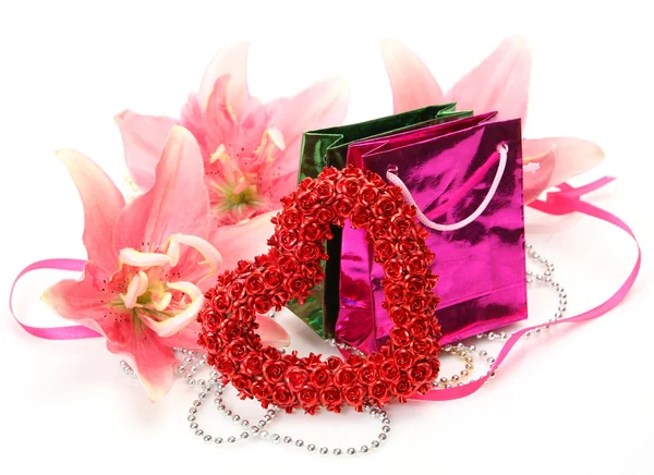 Рожева лілія і подарунок — стокове фото