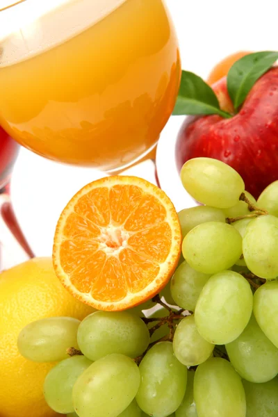 Fruits frais et jus — Photo