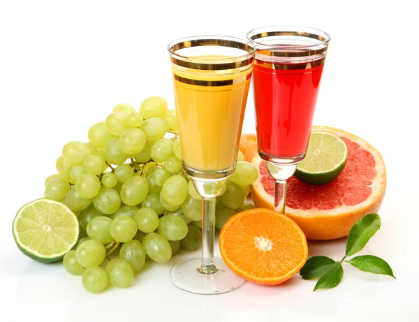 Frutas maduras y jugos — Foto de Stock