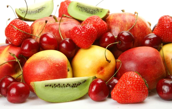 Bayas maduras y frutas —  Fotos de Stock