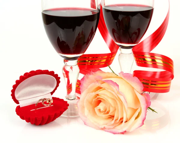 와인과 골드 반지 — 스톡 사진
