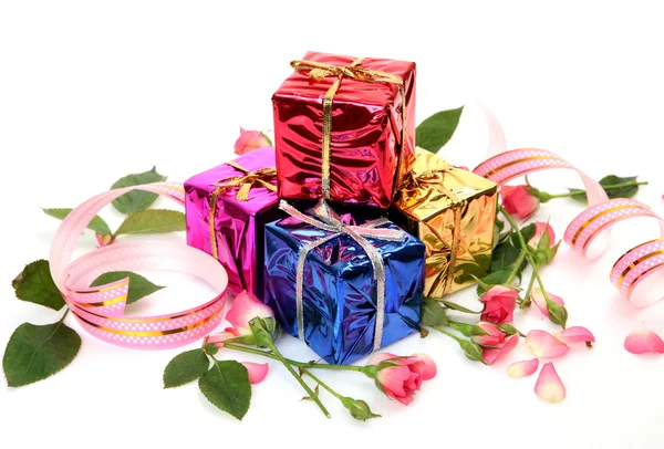 Roses and gifts — Stock Photo, Image