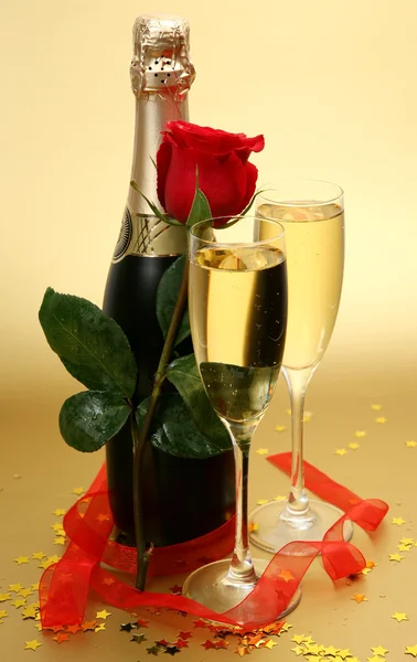 Champagne e nastro adesivo — Foto Stock