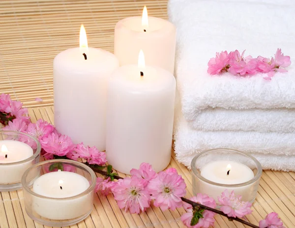 Flowers and candles — Stock Photo, Image