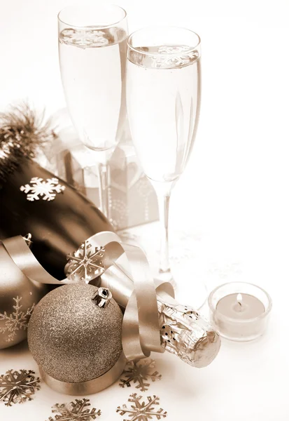 Champán y adornos de Año Nuevo — Foto de Stock