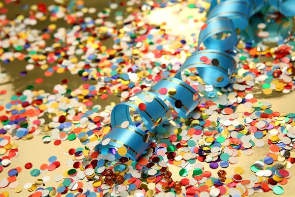 Confetti e streamer — Fotografia de Stock