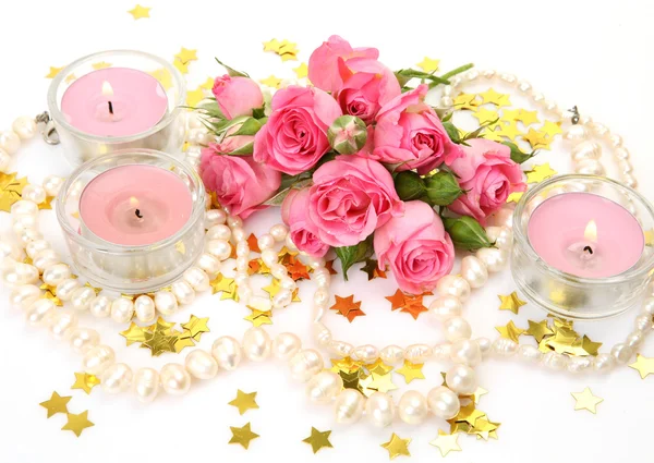 Rosa Rosen und Kerzen — Stockfoto