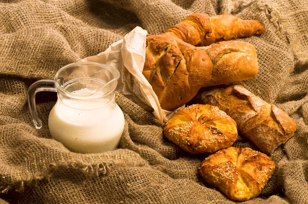 빵과 우유 — 스톡 사진