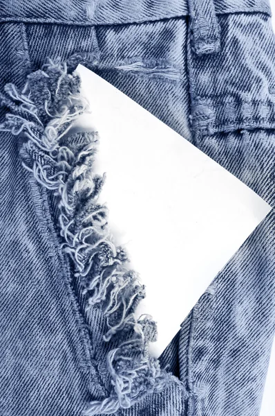 Modré džíny kapsu prázdnou kartou — Stock fotografie