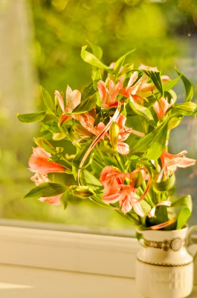 Alstroemeria의 꽃다발 스톡 이미지