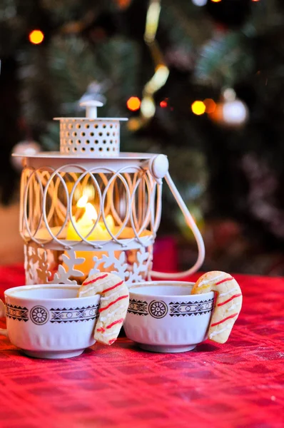 クリスマス クッキーの杖とコーヒー — ストック写真